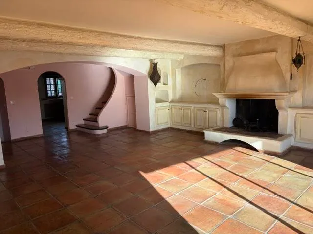 maison 6 pièces à Cogolin (83310) — photo 2